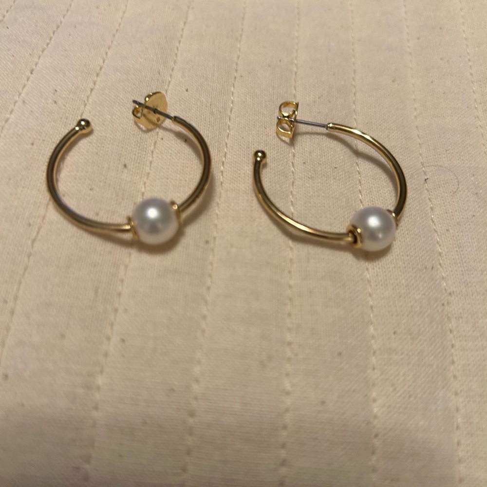 Brand New Charis Elegant Gold Pearl Hoop Earrings
